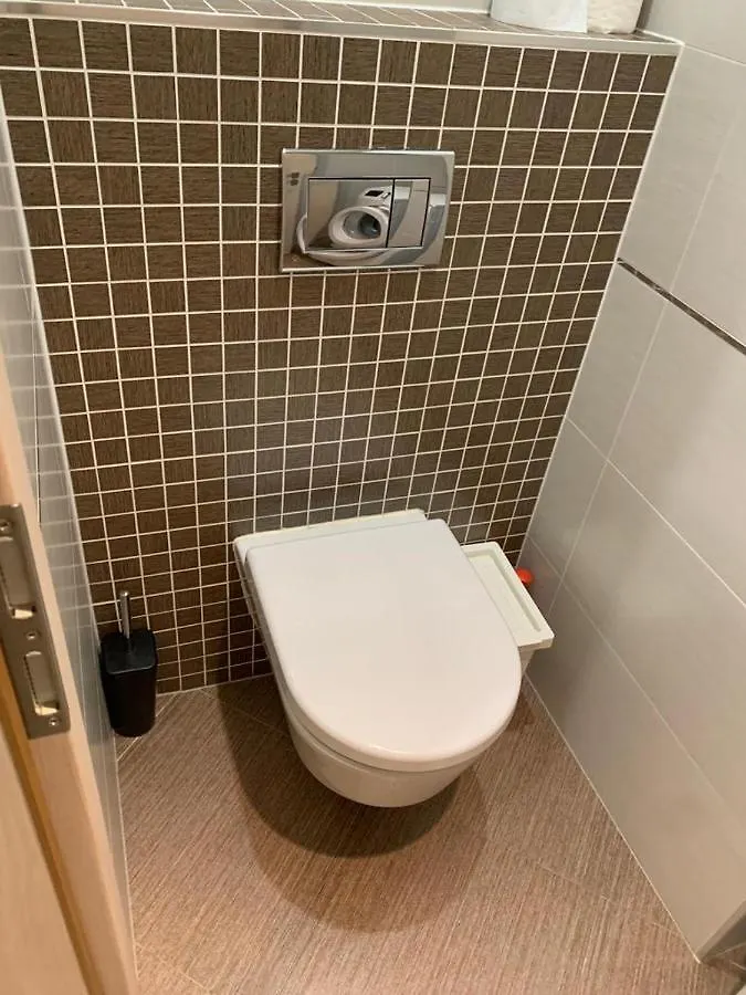 Residence Garden Tower - 8 Min Do Centra, Garaz Prague
