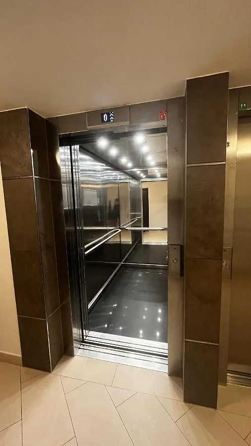 Residence Garden Tower - 8 Min Do Centra, Garaz Praga 0*,