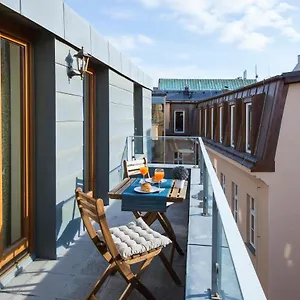 Modern Charvatova Apartament