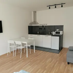 Brand New #62 With Free Secure Parking In The Center Apartament