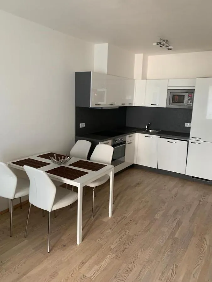 Apartament Residence Garden Tower - 8 Min Do Centra, Garaz Praga