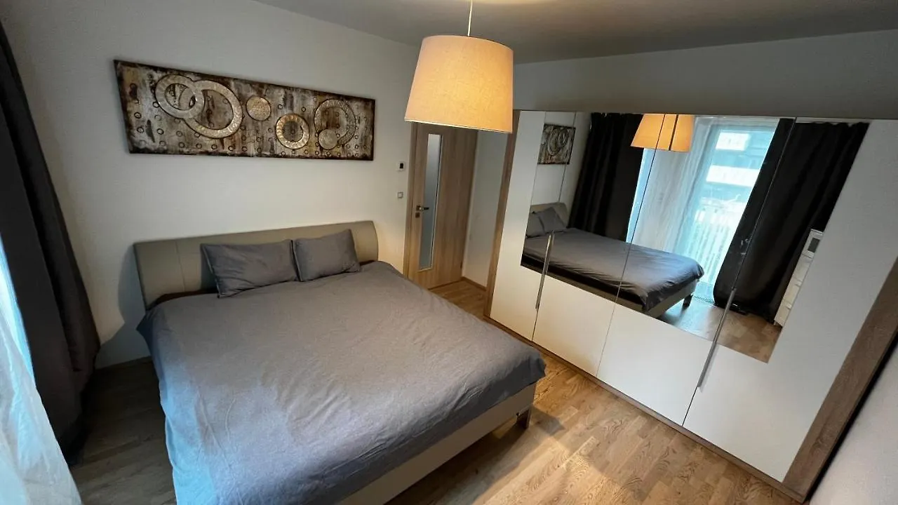 Apartment Residence Garden Tower - 8 Min Do Centra, Garaz Prague