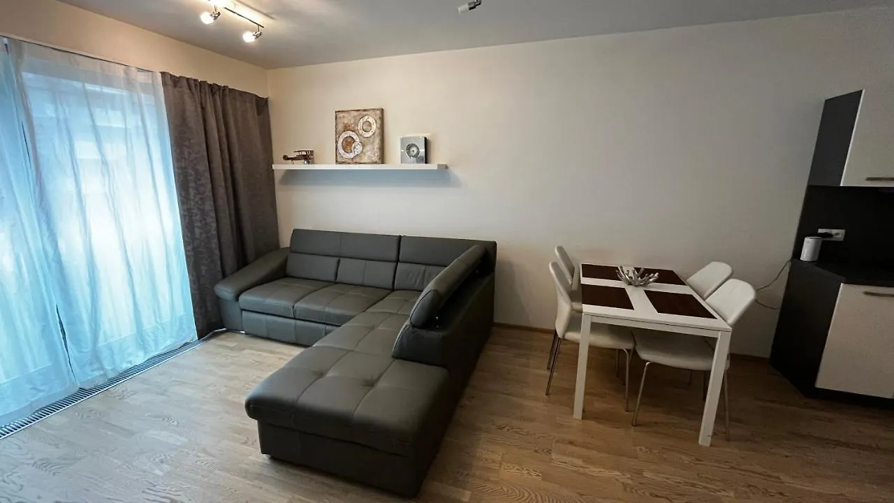 Residence Garden Tower - 8 Min Do Centra, Garaz Praga