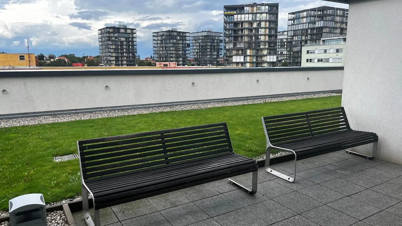 Residence Garden Tower - 8 Min Do Centra, Garaz Praga 0*,