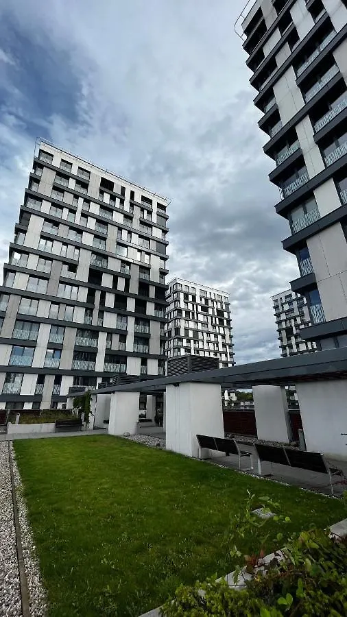 Apartment Residence Garden Tower - 8 Min Do Centra, Garaz Prague